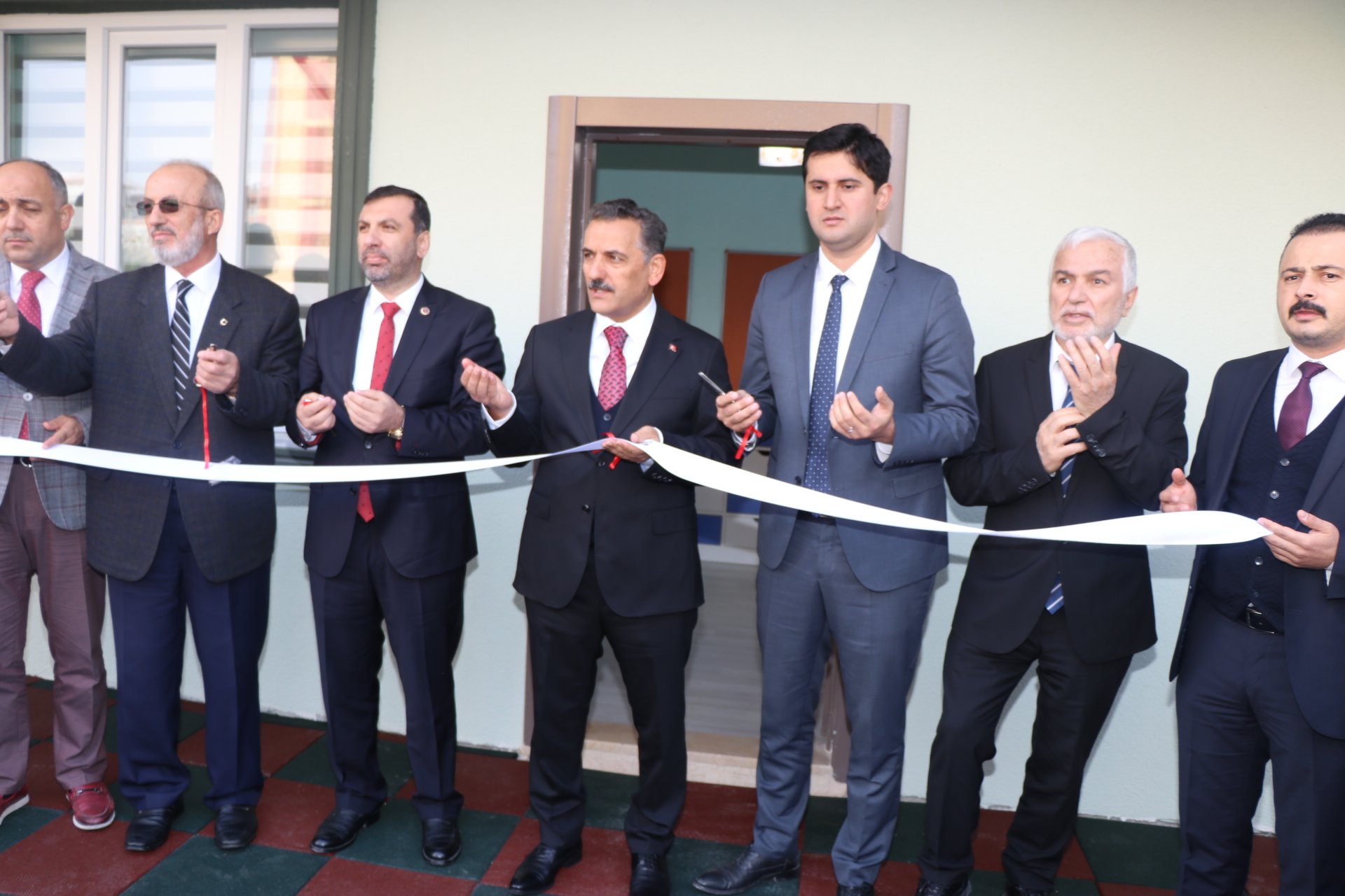  Bu milletin sırtı yere gelmez